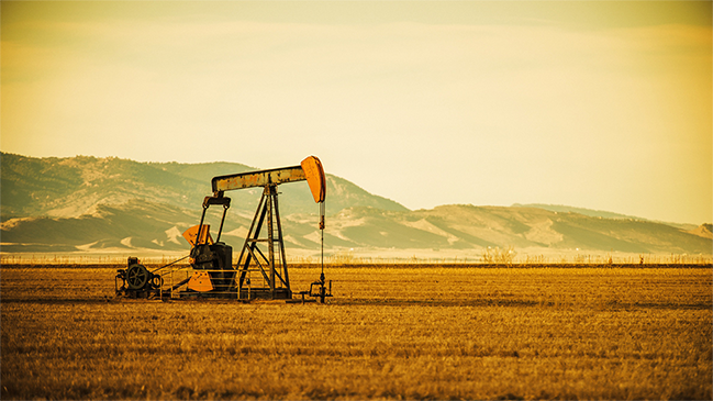 verweist auf: Rohstoffe Öl-Pump in der Prärie (verweist auf: Rohstoffe)